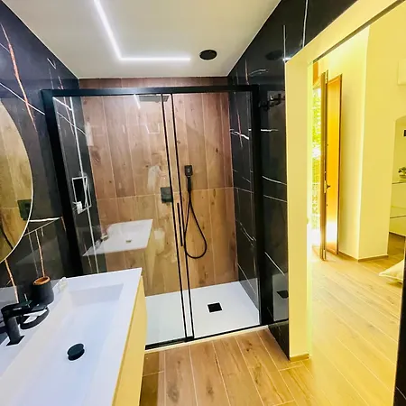 Апартаменты Suite169 Black Бари