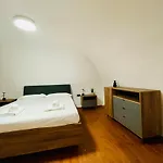 Apartment Suite169 Black