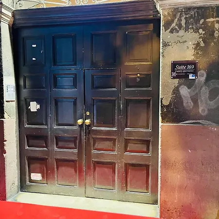 아파트 Suite169 Black