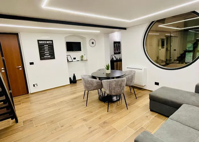 Apartment Suite169 Black