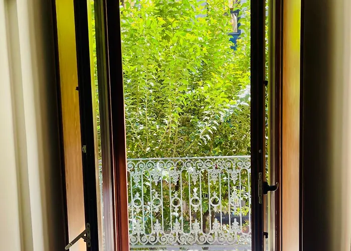 Apartment Suite169 Black